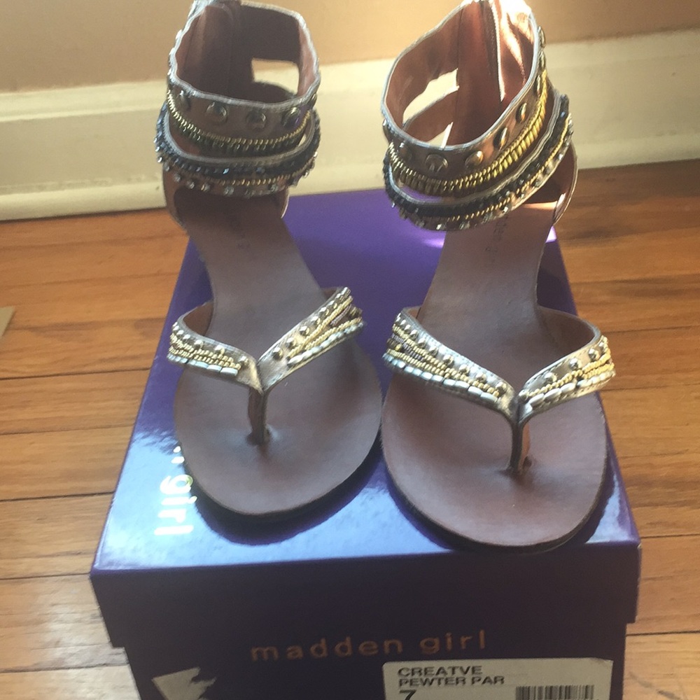 New!!! Madden girl sandals!!! Zip up back